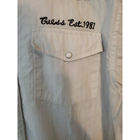 Men's Guess Logo White Shirt Short Sleeves Pockets Button Up Size XL pearl Snap - Picture 2 of 13